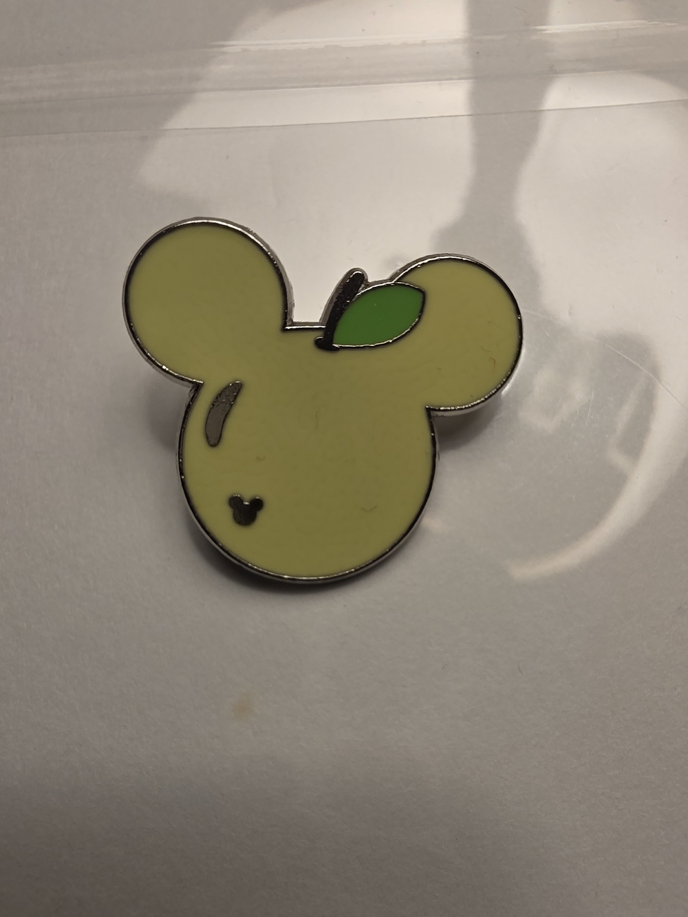 Bundle 🌈🎡❣️3/$23 Disney Mickey Pear Pin